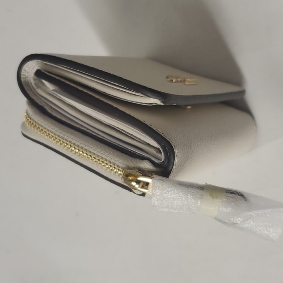 Coach 37968 Leather Small Trifold Wallet Gold/Chalk (Firm Price) - Picture 15 of 16